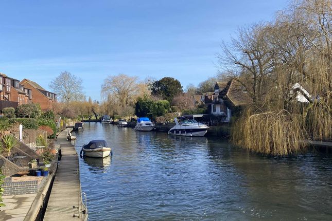 Flat to rent in Temple Mill Island, Marlow