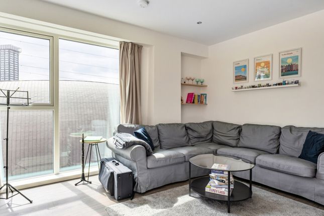 9 Peto Street North, Canning Town photo 2