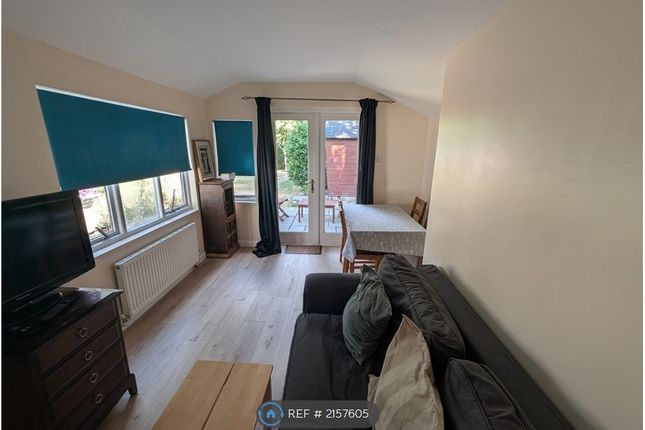 The Annexe, Ballards Way, London photo 2