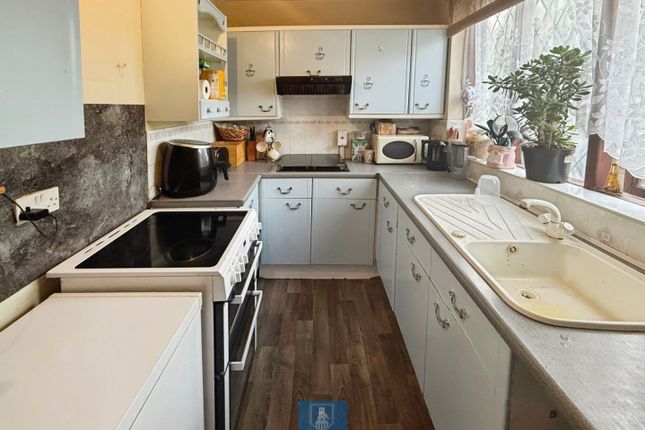 16, Miles Meadow, Coventry photo 4