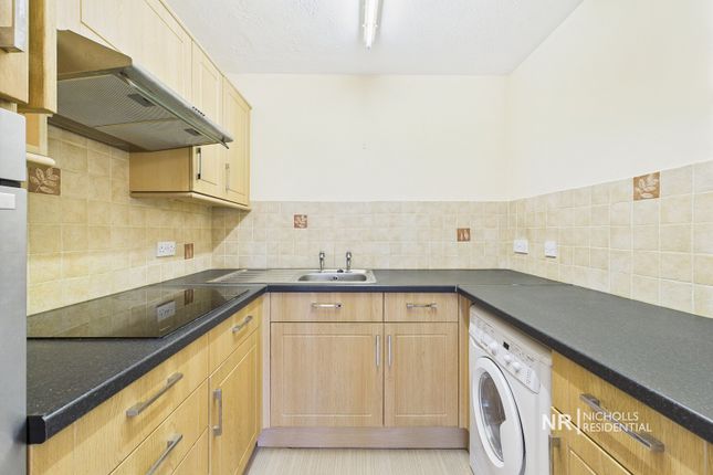 Flat 19, Brook Court, Wordsworth Drive, North Cheam photo 2