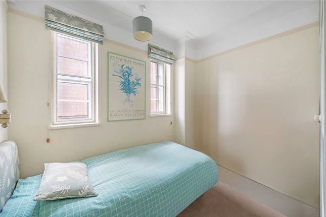 Flat for sale in Rosscourt Mansions, 4 Palace Street, London