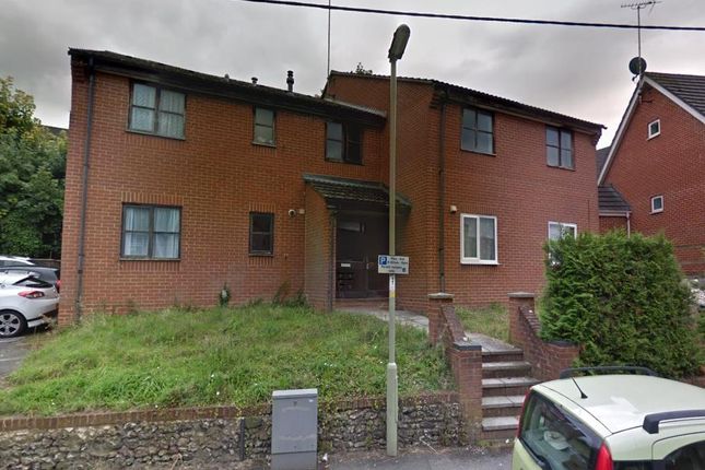 Studio flat on 5 Wellum Court, South Street, Andover, £700/mo