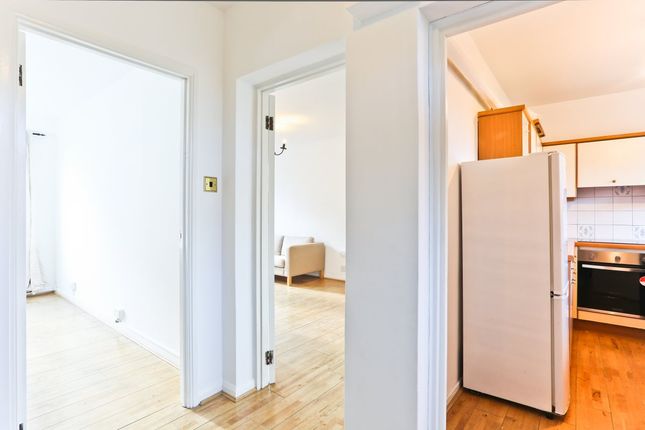 19, Knights House, Hortensia Road photo 4