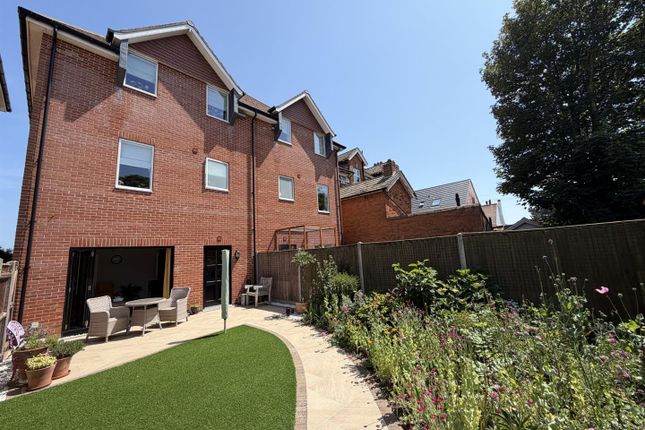 4-bed house on 2 Clyffe View, Gunton Cliff, Lowestoft, £600,000