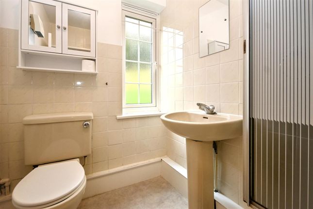 30, The Lawns, St. Marys Close, Willingdon photo 4