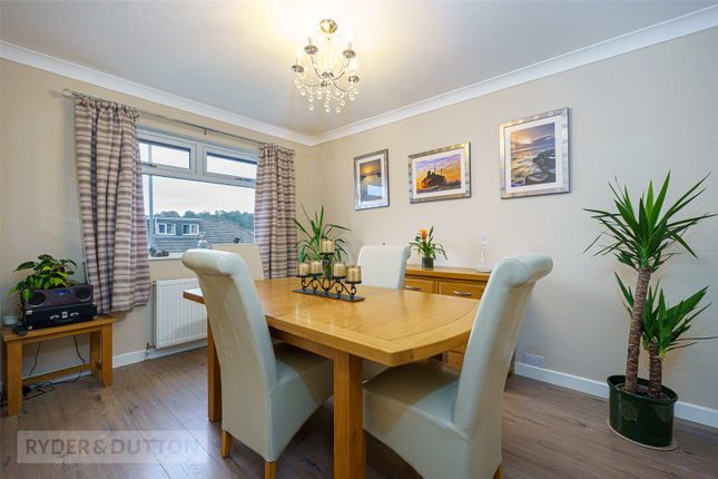 10, Close Lea Drive, West Yorkshire photo 4