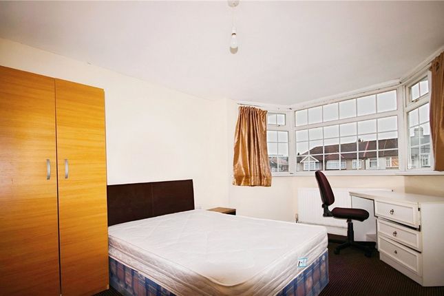 Room 3, 10, Warner Close, Hayes photo 2