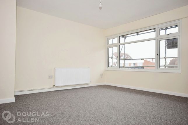 Thumbnail Maisonette to rent in High Street, Canvey Island