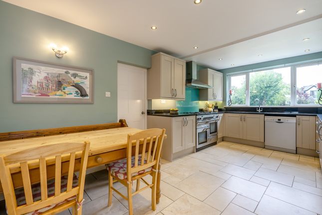 7 Church Grove, Amersham photo 3