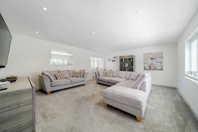 11, Lyndhurst Close, Orpington photo 4
