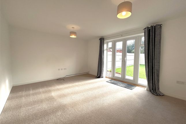 13, Willow Field Drive, Worcester photo 2