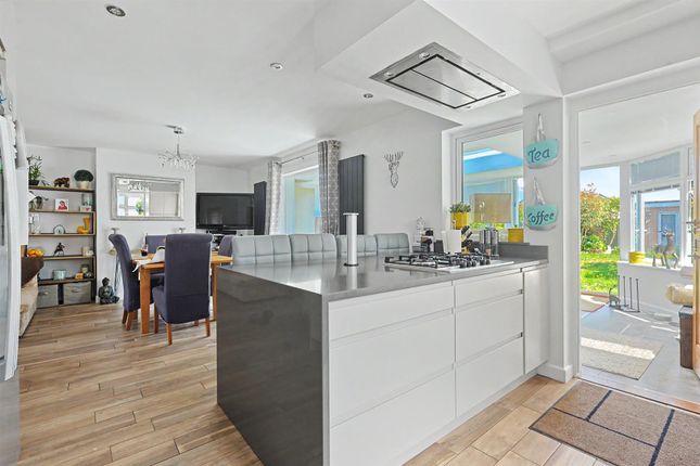 38, Mount Crescent, Hockley photo 3