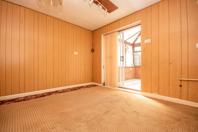 22, Alexandra Road, Kettering photo 3