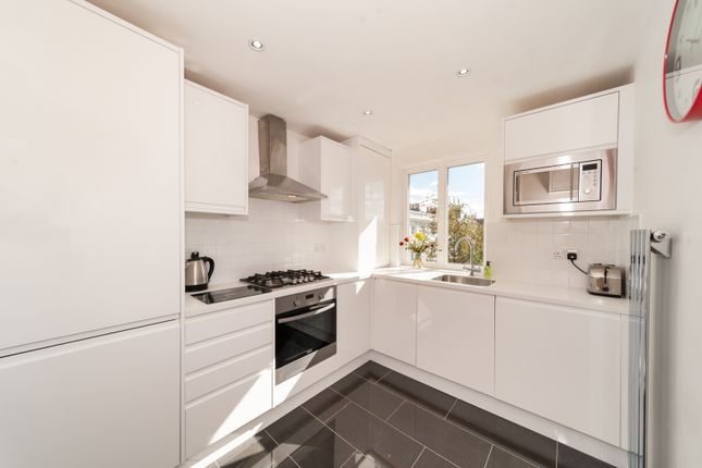Flat for sale in Grafton Square, Clapham, London