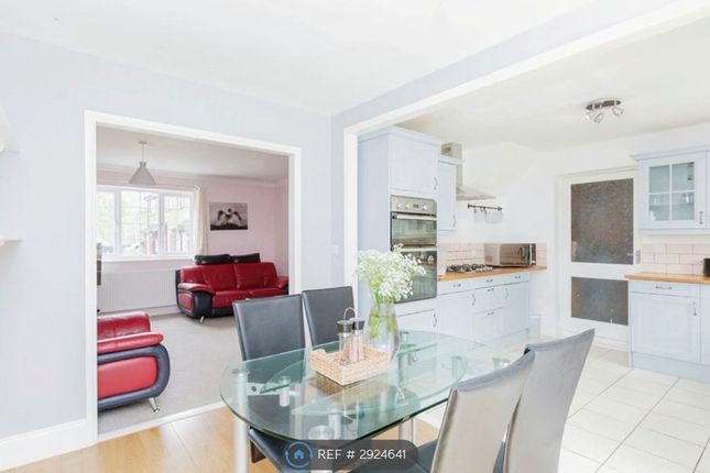 Blackthorn Drive, Leicester photo 3