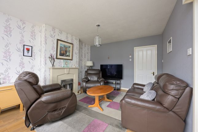 16, Heather Grove, Dunfermline photo 4