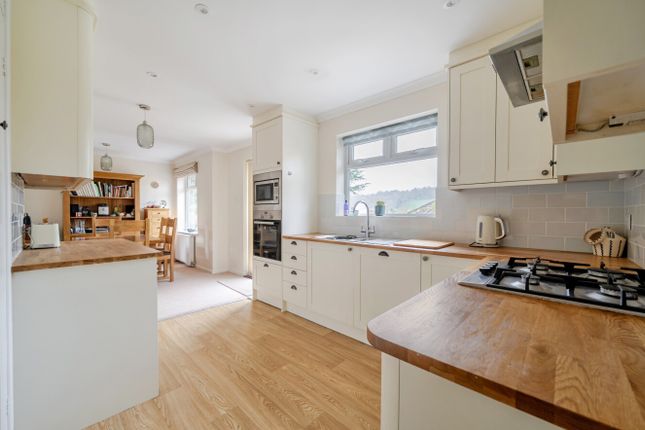 33, Phillips Hatch, Guildford photo 4