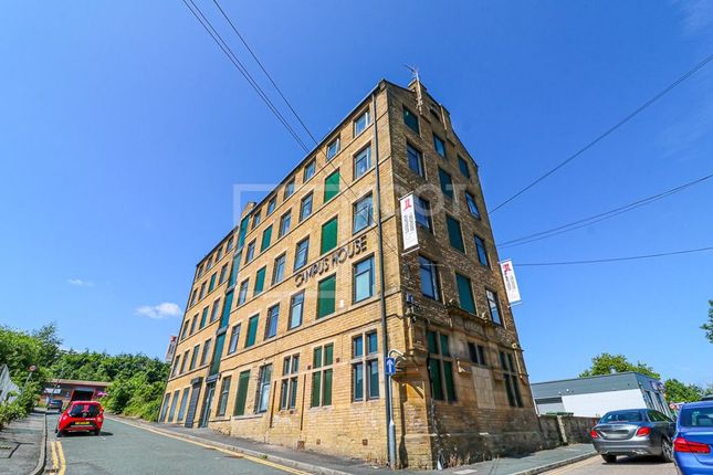 Studio to rent in Campus House, Bradford
