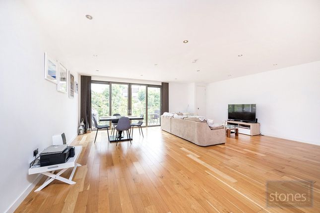 Thumbnail Flat for sale in Finchley Road, The Cascades, London