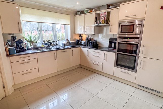 13, Astor Park, Maidstone photo 2