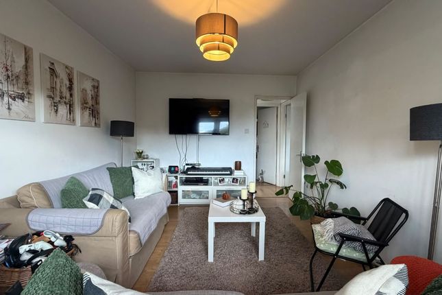 Flat 15 Cobden Court, Byron Close, Greenwich, London, SE28 8AG photo 2