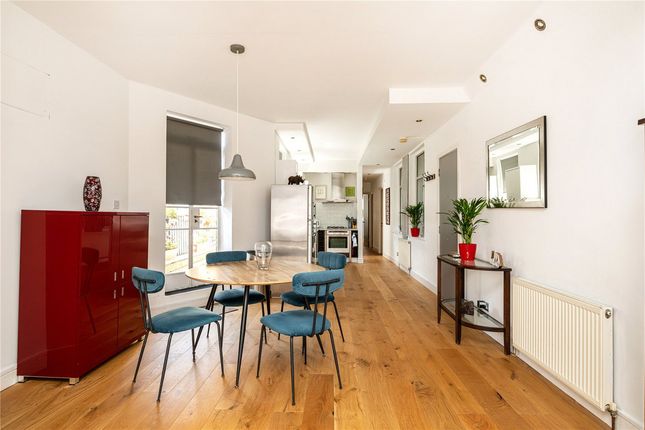 Flat Flat B, 12a, Archer Street, London photo 4