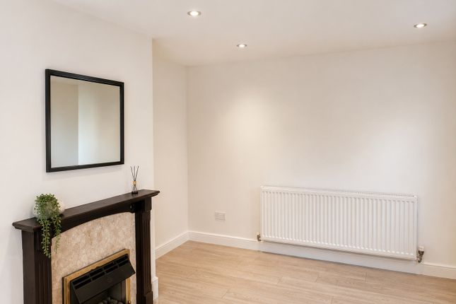 21, Cobham Road, Hounslow photo 3