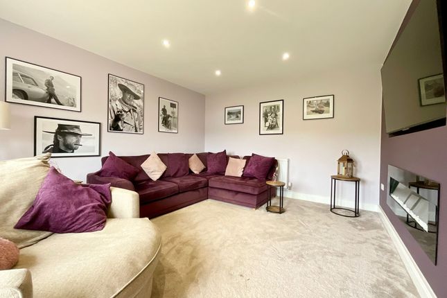 1 Granary Way, Scarborough photo 2