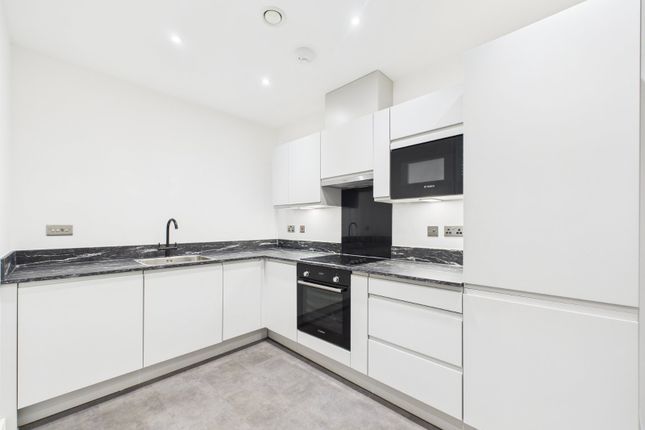 8 Chaplin Court, 56A, Kew Bridge Road, Brentford photo 3
