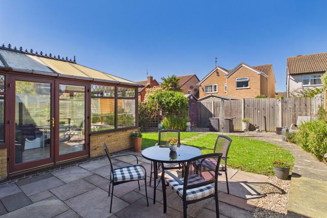 15, Foxleigh Crescent, Gloucester photo 4
