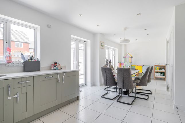 7 Ninham Close, Norwich photo 2