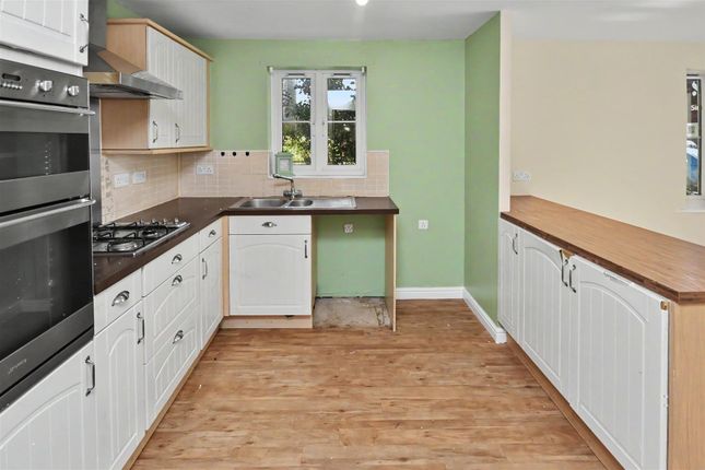 Lapwing Close, Corby photo 4