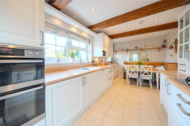 3, Shadwell Park Close, West Yorkshire photo 2