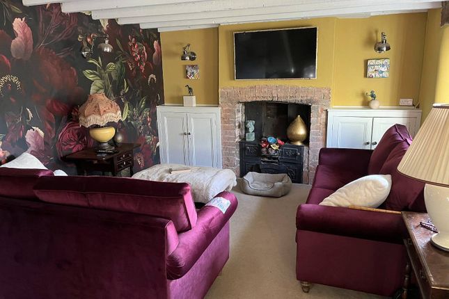 Wisteria Cottage, 3 The Bank,, Main Road, Banbury photo 2