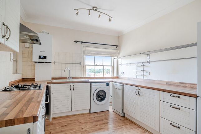 Second Floor Flat, 13, St. Johns Square, West Yorkshire photo 3