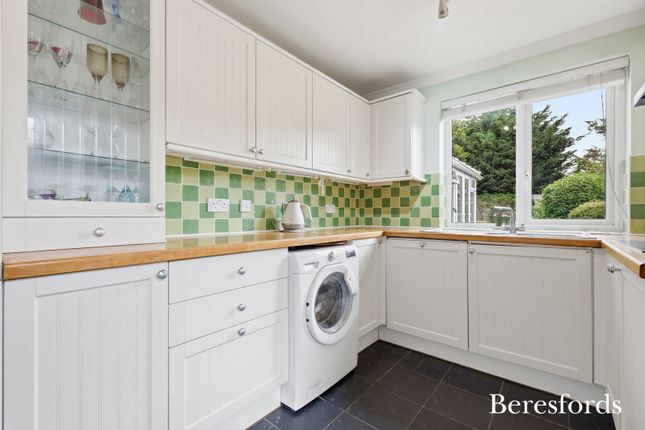 15, Chestnut Grove, Essex photo 2