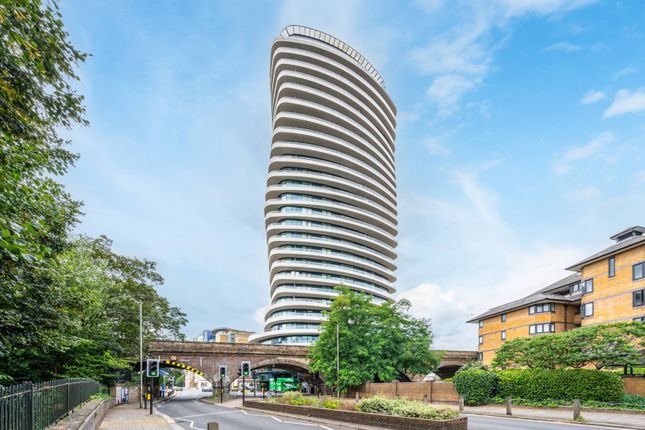 Thumbnail Flat to rent in Lombard Wharf, Lombard Road, Battersea, London