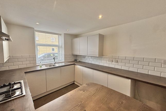 139, Gladstone Street, Glossop photo 5