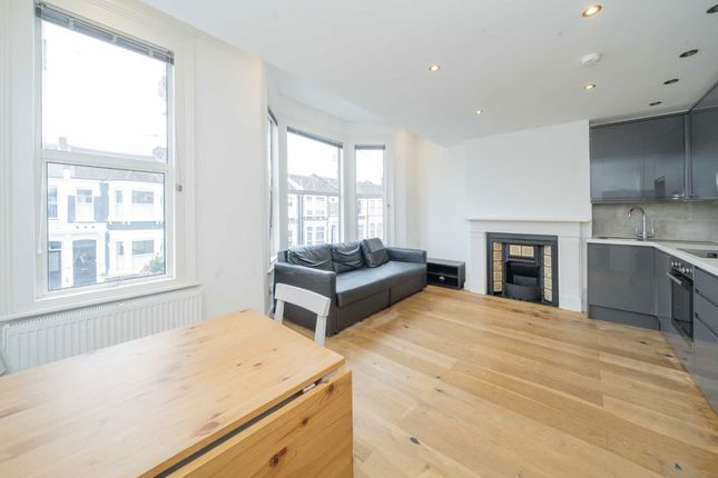 First Floor Flat, 154, Purves Road, London photo 2
