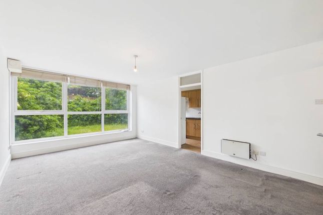 Flat 3, Stephen Court, Bromley photo 2