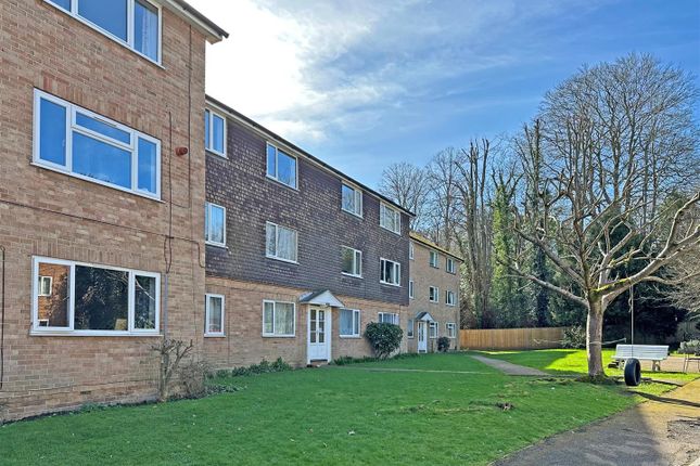 2-bed flat on 30 Ridgeway Court, Ridgeway Road, Redhill, £247,500