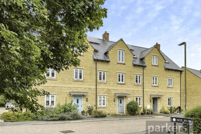 2-bed flat on 62, Hazeldene Close, Witney, £202,500