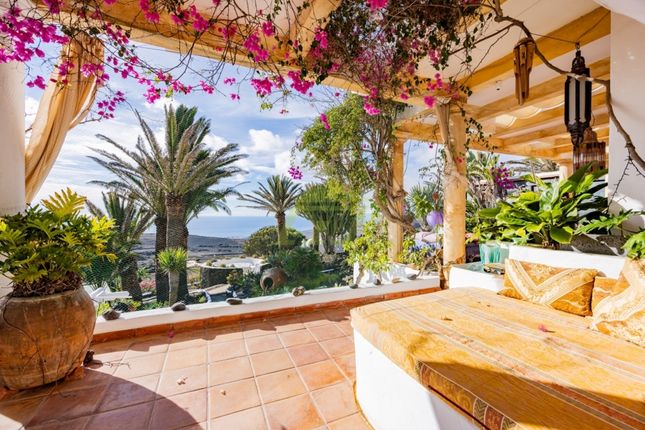 Villa for sale in La Asomada, Lanzarote, Spain