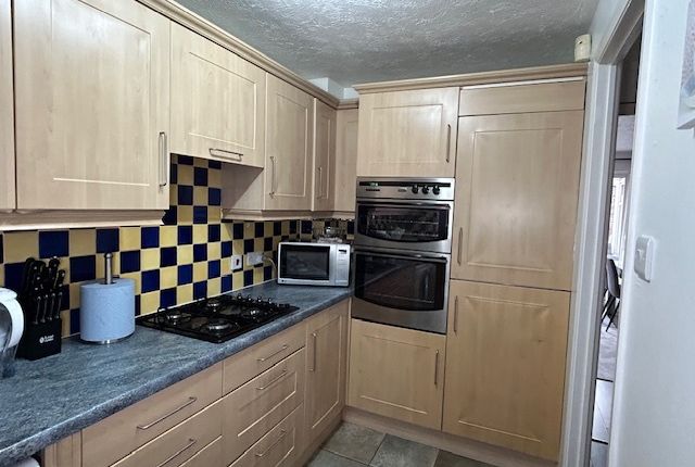 Detached house to rent in Willow Road, New Malden