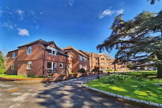 2-bed house on 35 Redwood Manor,, Tanners Lane, Surrey, £130,000