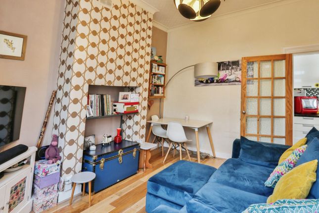 Flat 2 Glen Manor, 18, Glen Road, Dorset photo 3