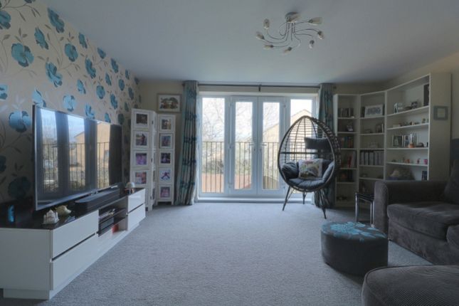 27, Newhall Gardens, Bradford photo 3