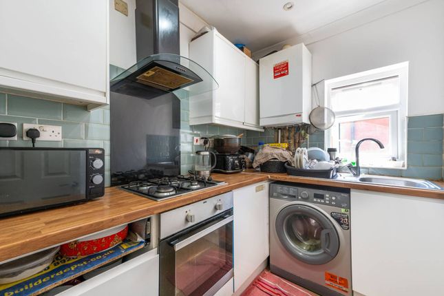 Flat for sale in Larch Road NW2, Willesden Green, London,