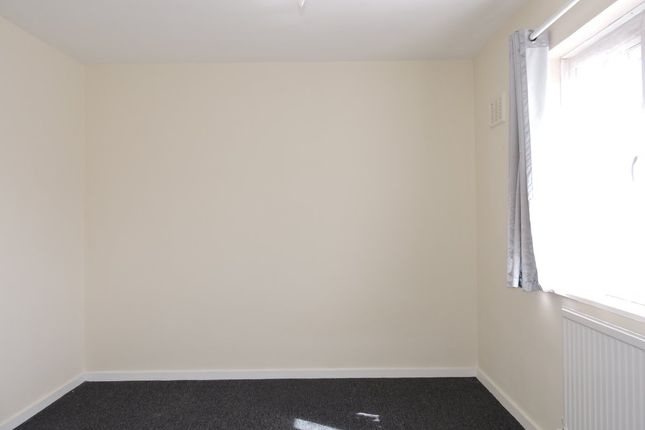 12, Grove Road West, Greater London photo 3